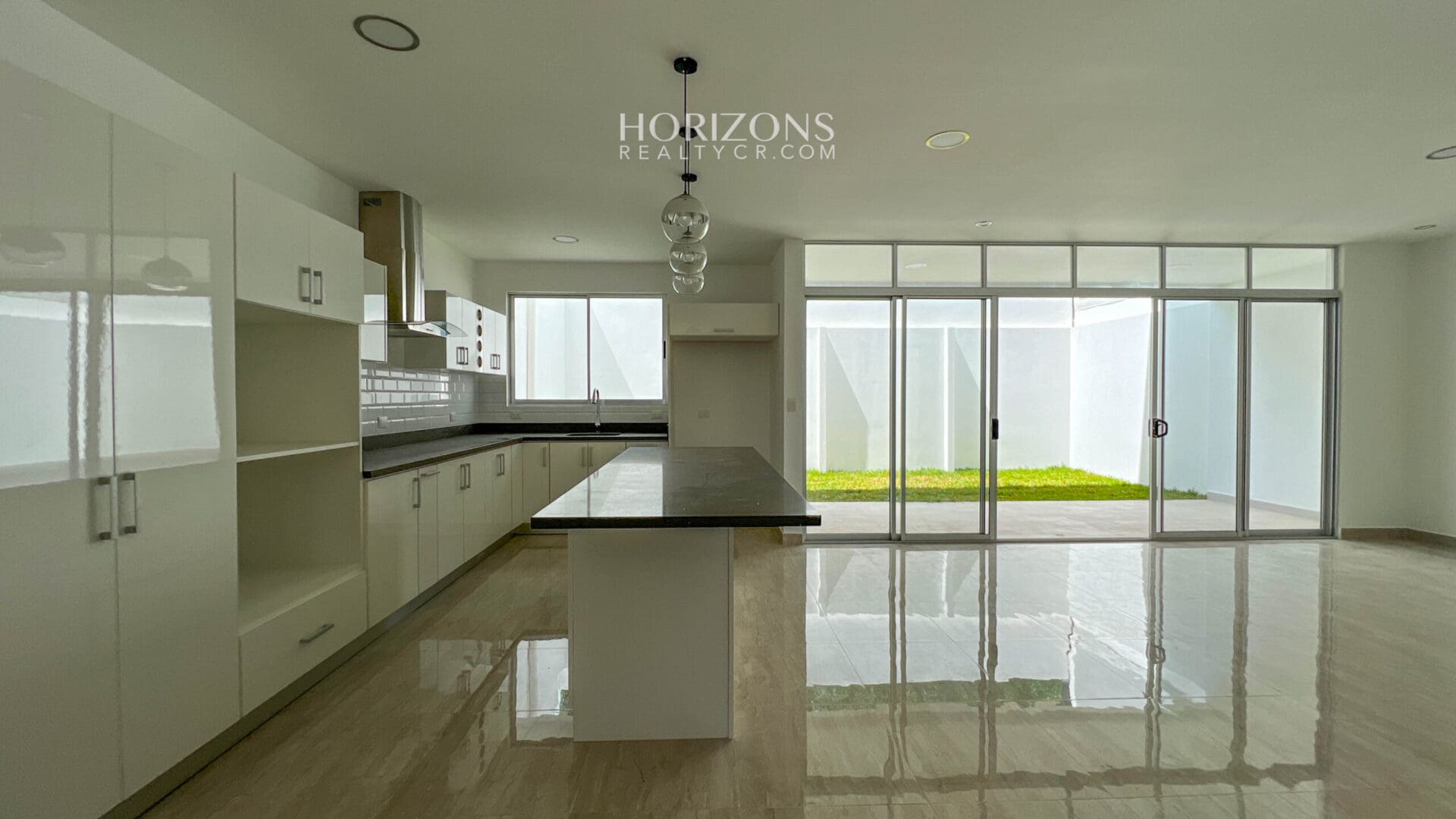 Casa Nueva 4 Habitaciones más Oficina Garaje 3 Veh 220m2 en Condominio Distrito San Juan nja1054