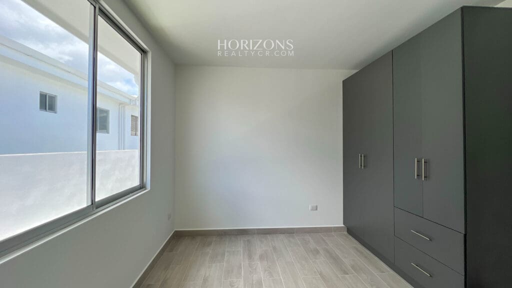 Casa Nueva 4 Habitaciones más Oficina Garaje 3 Veh 220m2 en Condominio Distrito San Juan nja1054