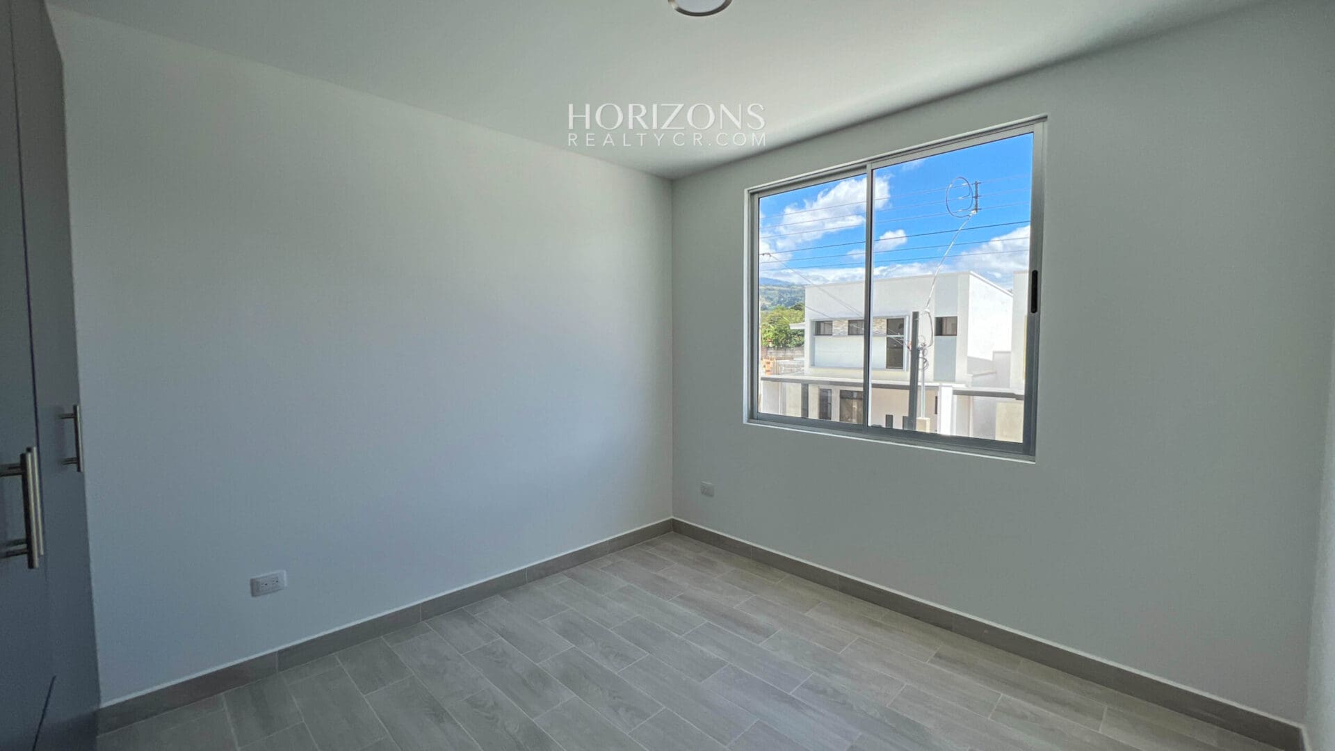 Casa Nueva 4 Habitaciones más Oficina Garaje 3 Veh 220m2 en Condominio Distrito San Juan nja1054