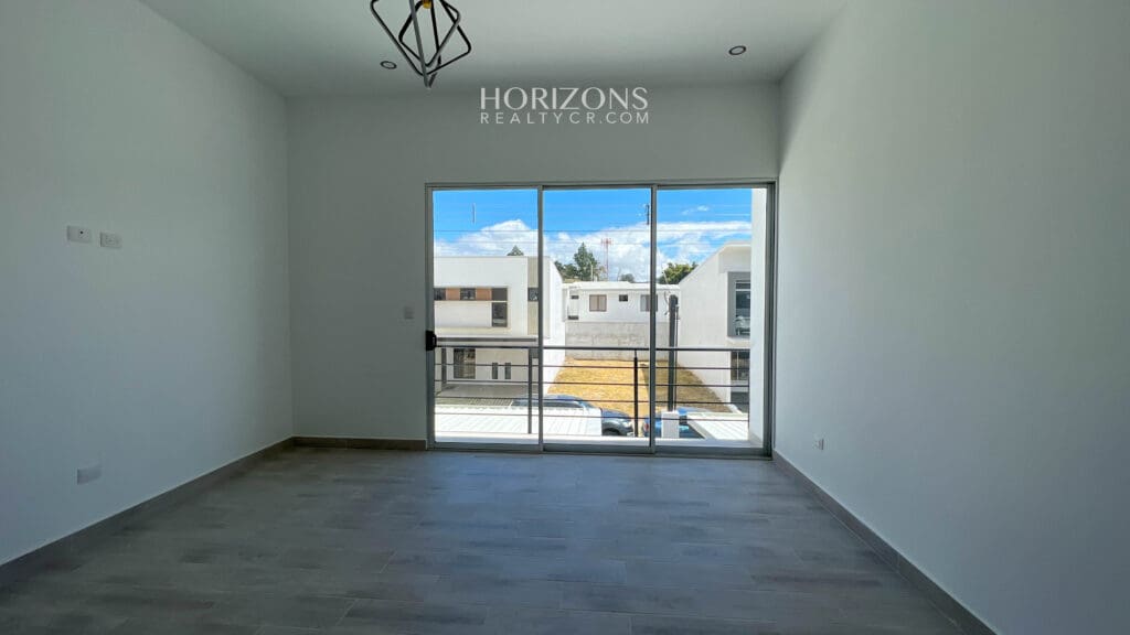 Casa Nueva 4 Habitaciones más Oficina Garaje 3 Veh 220m2 en Condominio Distrito San Juan nja1054