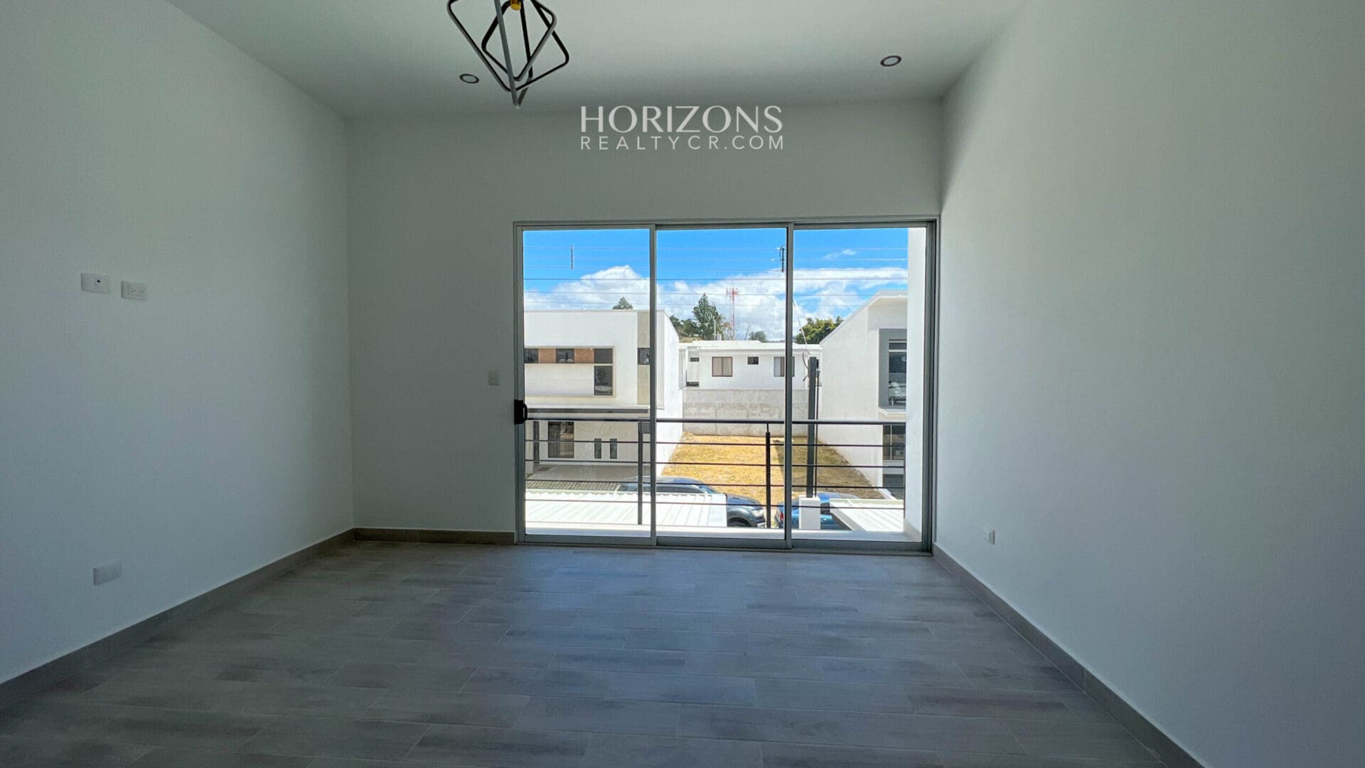 Casa Nueva 4 Habitaciones más Oficina Garaje 3 Veh 220m2 en Condominio Distrito San Juan nja1054