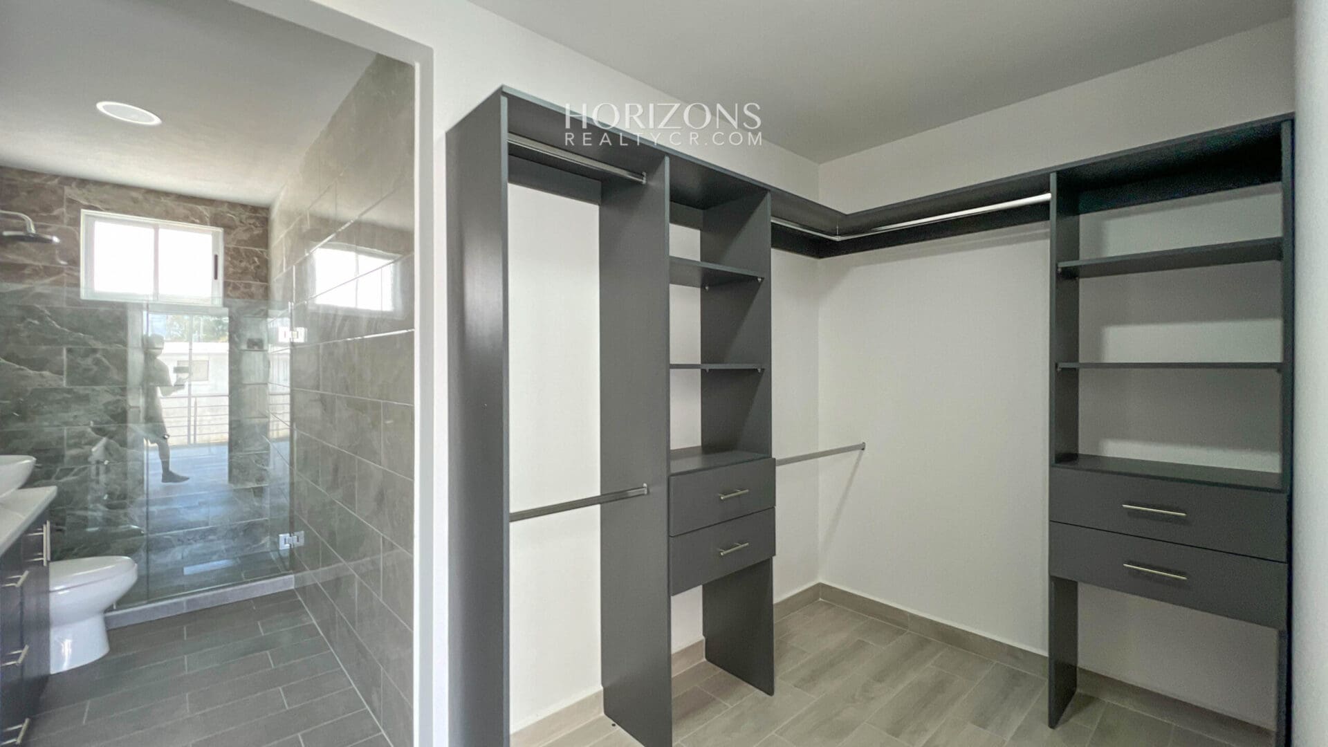 Casa Nueva 4 Habitaciones más Oficina Garaje 3 Veh 220m2 en Condominio Distrito San Juan nja1054