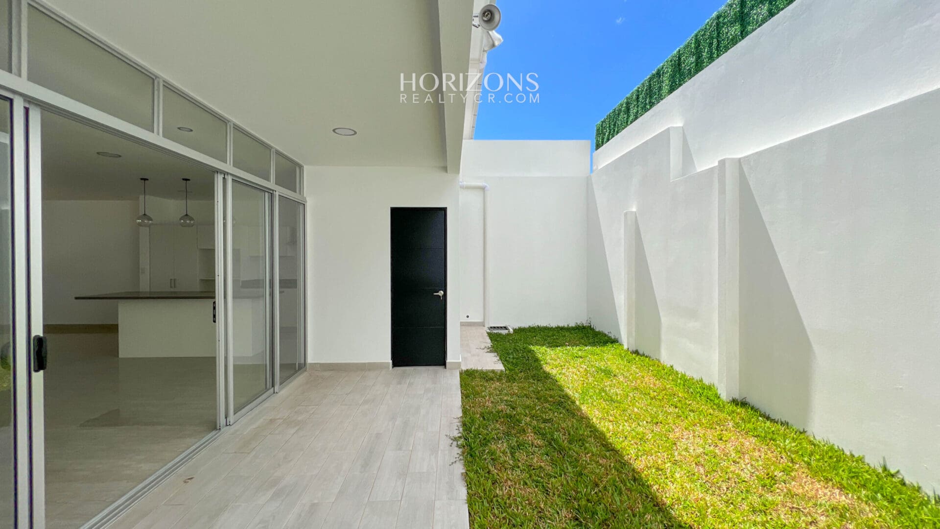 Casa Nueva 4 Habitaciones más Oficina Garaje 3 Veh 220m2 en Condominio Distrito San Juan nja1054
