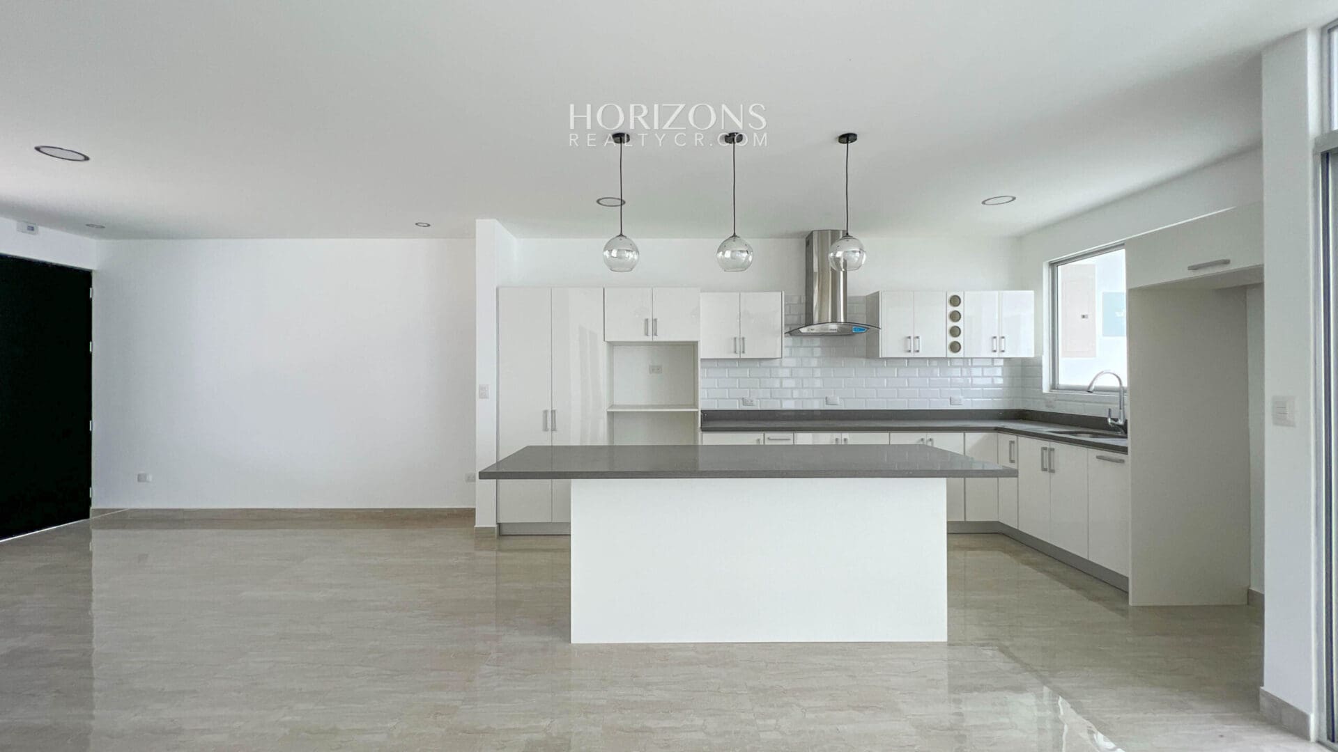 Casa Nueva 4 Habitaciones más Oficina Garaje 3 Veh 220m2 en Condominio Distrito San Juan nja1054