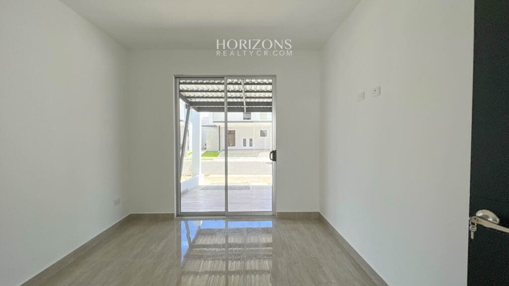 Casa Nueva 4 Habitaciones más Oficina Garaje 3 Veh 220m2 en Condominio Distrito San Juan nja1054