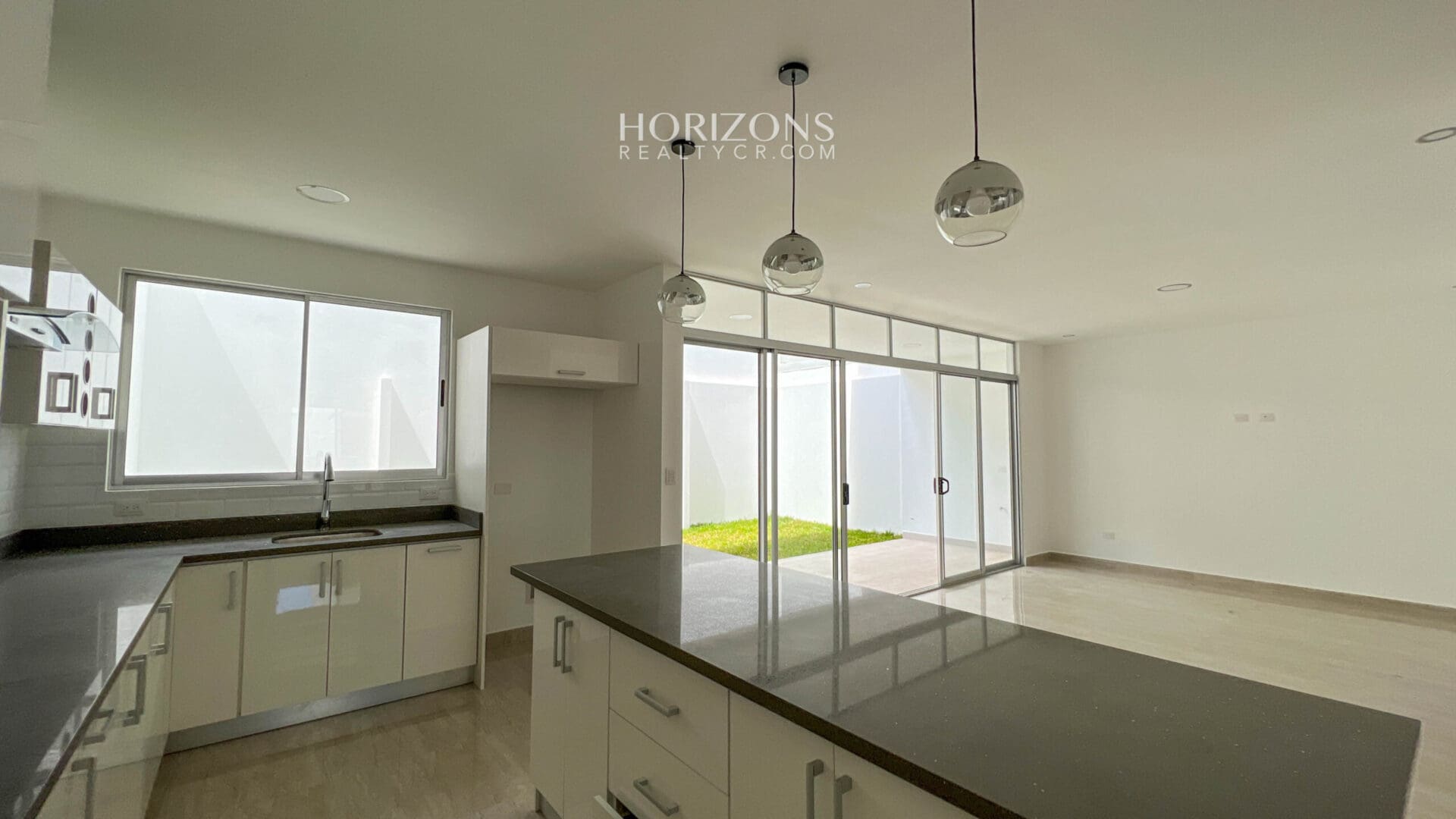Casa Nueva 4 Habitaciones más Oficina Garaje 3 Veh 220m2 en Condominio Distrito San Juan nja1054