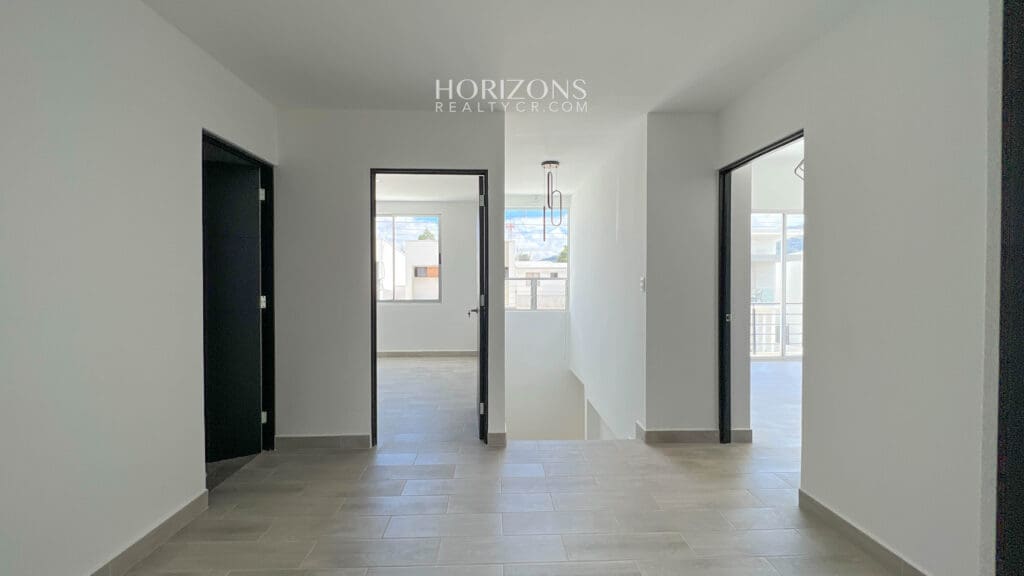Casa Nueva 4 Habitaciones más Oficina Garaje 3 Veh 220m2 en Condominio Distrito San Juan nja1054