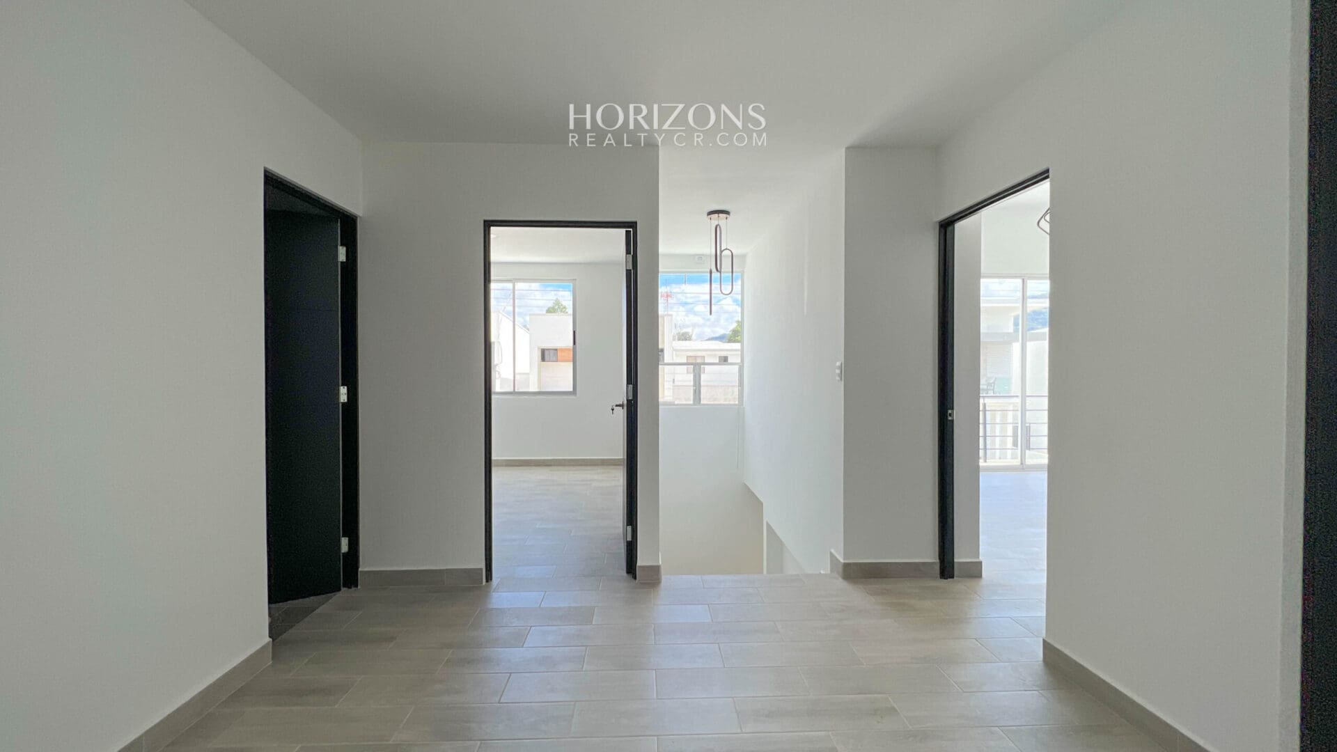 Casa Nueva 4 Habitaciones más Oficina Garaje 3 Veh 220m2 en Condominio Distrito San Juan nja1054