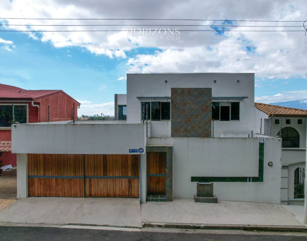 Casa Contemporánea Independiente En Curridabat 3 habitaciones + C. Serv Amplio Patio nja1059
