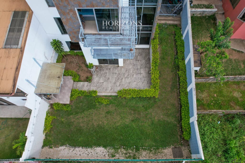 Casa Contemporánea Independiente En Curridabat 3 Habitaciones + C. Serv Amplio Patio Nja1059