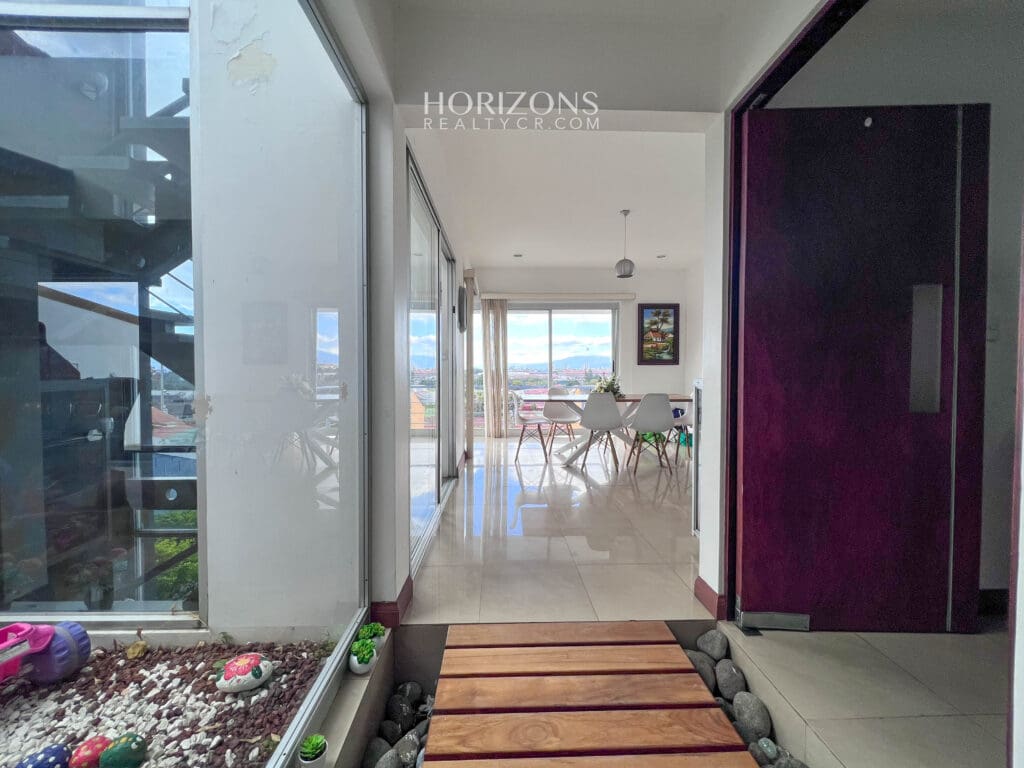 Casa Contemporánea Independiente En Curridabat 3 habitaciones + C. Serv Amplio Patio nja1059
