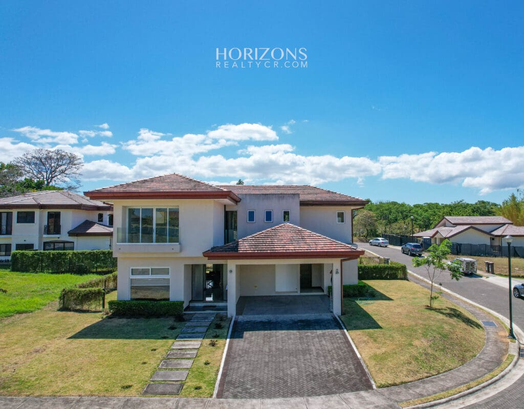 Casa en Venta en Condominio Espavel La Guácima Alajuela nja1061