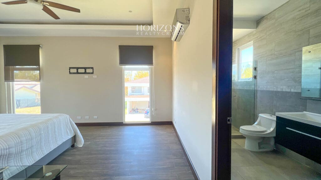 Casa en Venta en Condominio Espavel La Guácima Alajuela nja1061