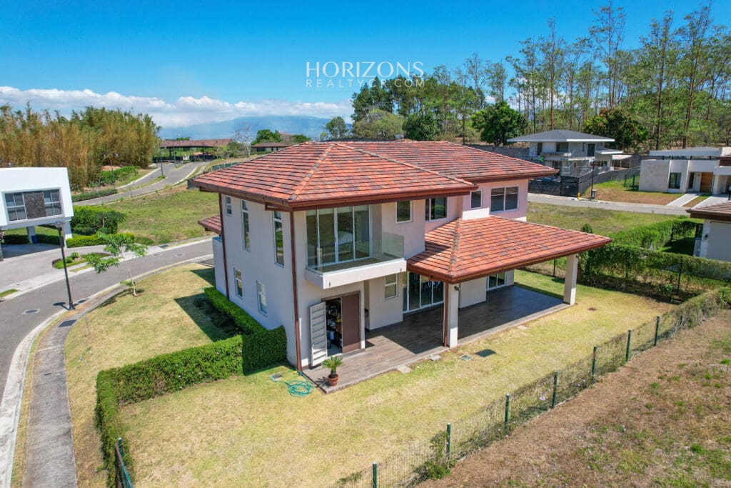Casa en Venta en Condominio Espavel La Guácima Alajuela nja1061