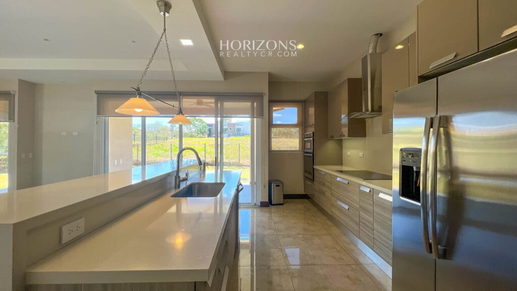 Casa en Venta en Condominio Espavel La Guácima Alajuela nja1061