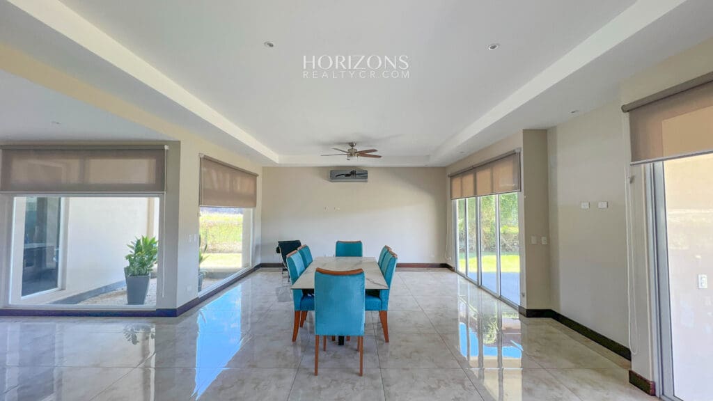 Casa en Venta en Condominio Espavel La Guácima Alajuela nja1061