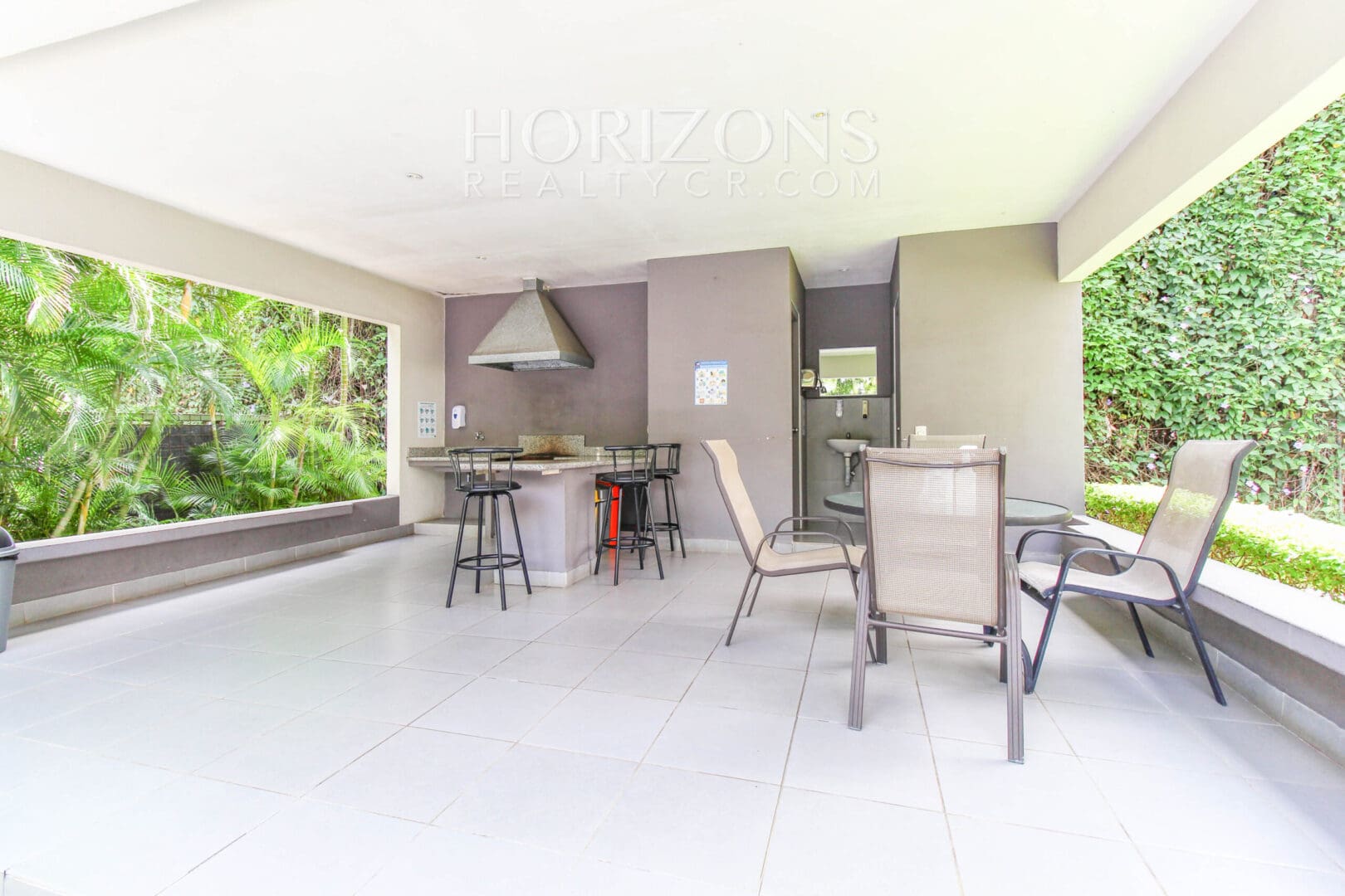 VENTA DE APARTAMENTO DENTRO DE CONDOMINIO EN SANTA ANA CENTRO njv236