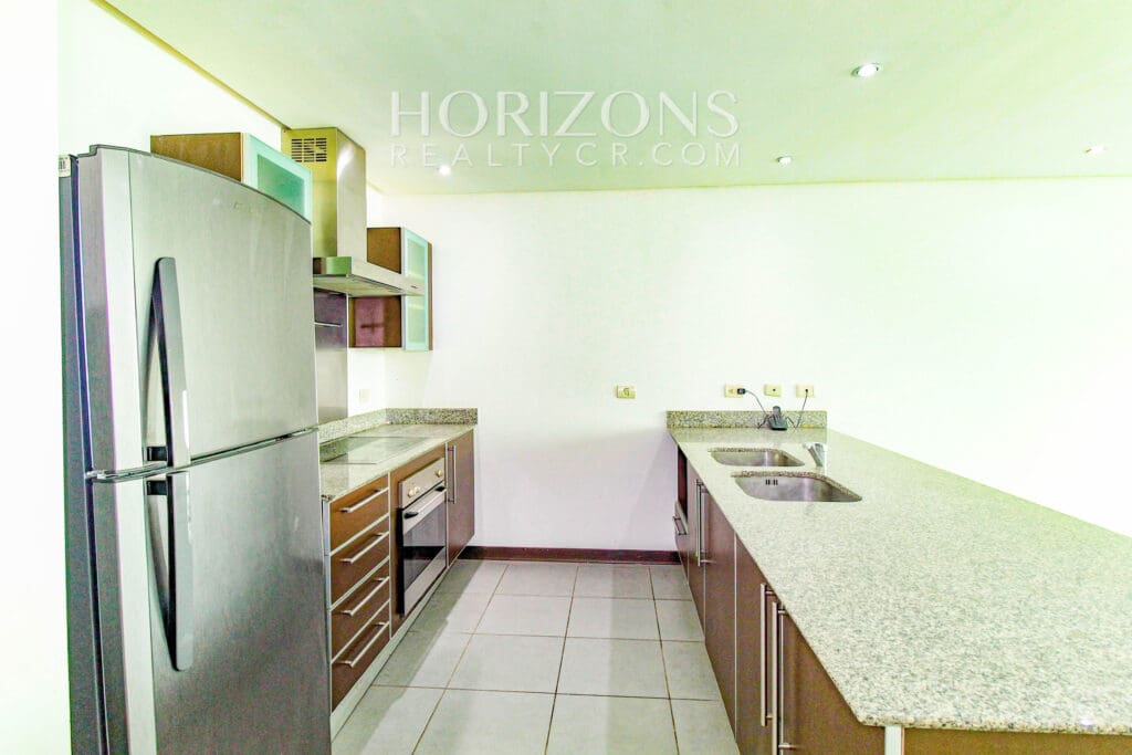 VENTA DE APARTAMENTO DENTRO DE CONDOMINIO EN SANTA ANA CENTRO njv236