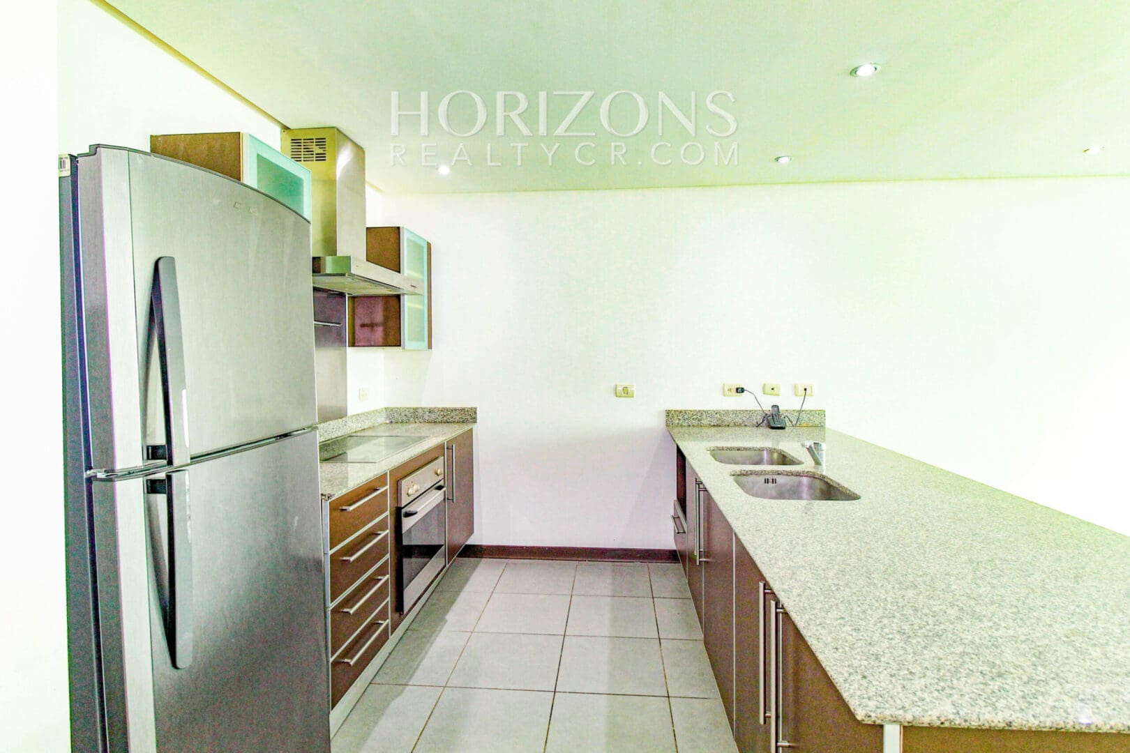 VENTA DE APARTAMENTO DENTRO DE CONDOMINIO EN SANTA ANA CENTRO njv236