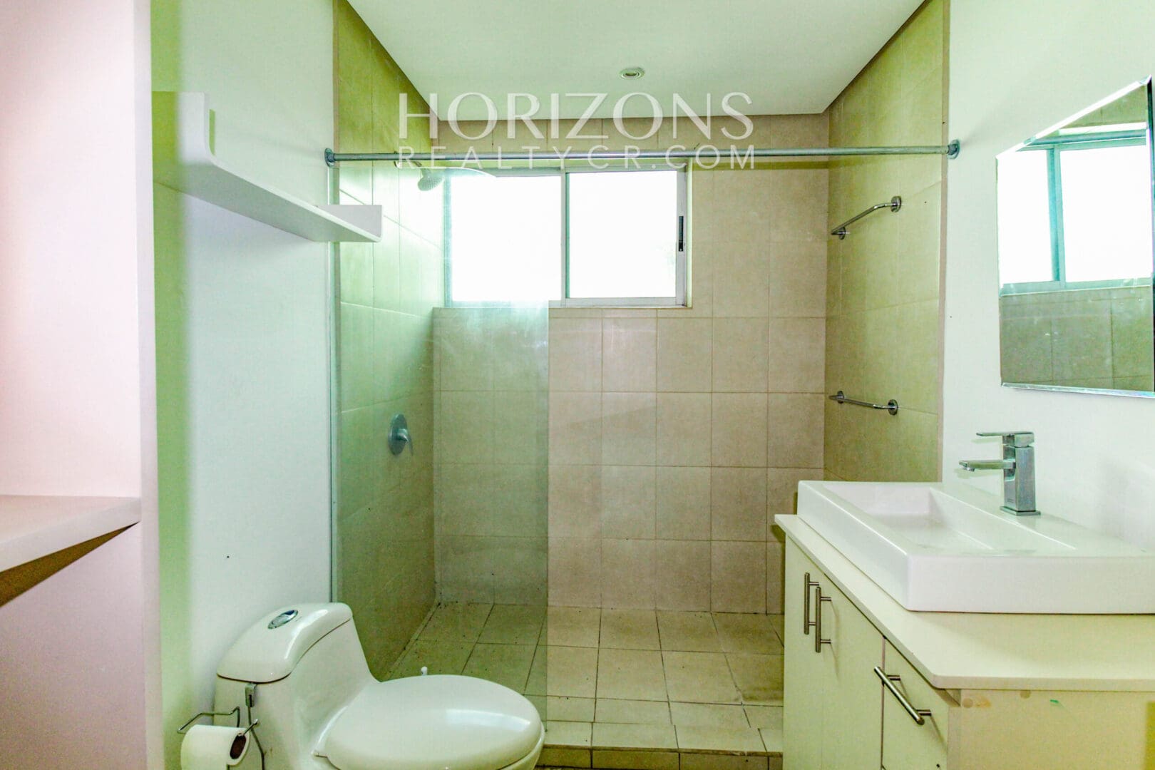 VENTA DE APARTAMENTO DENTRO DE CONDOMINIO EN SANTA ANA CENTRO njv236