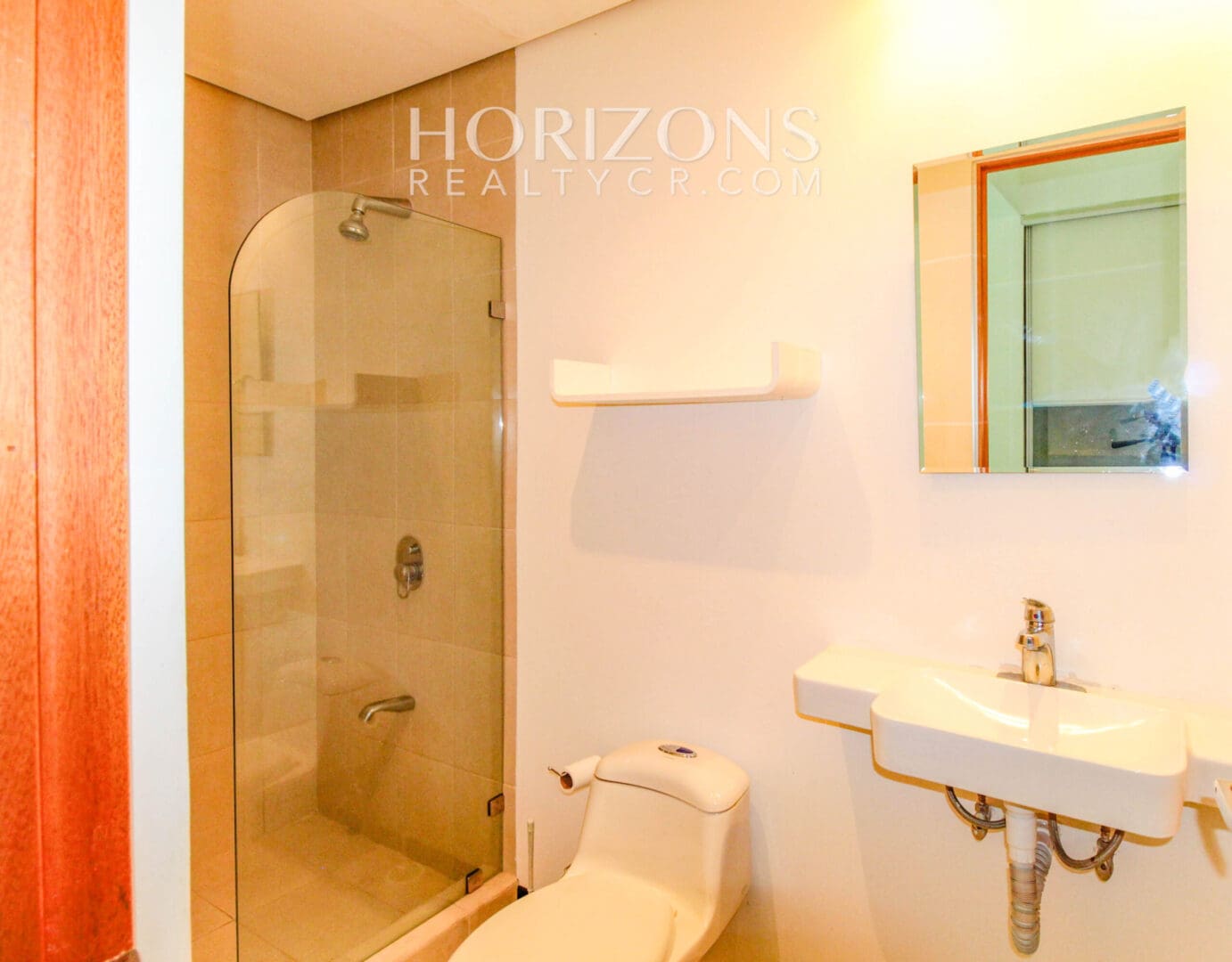 VENTA DE APARTAMENTO DENTRO DE CONDOMINIO EN SANTA ANA CENTRO njv236