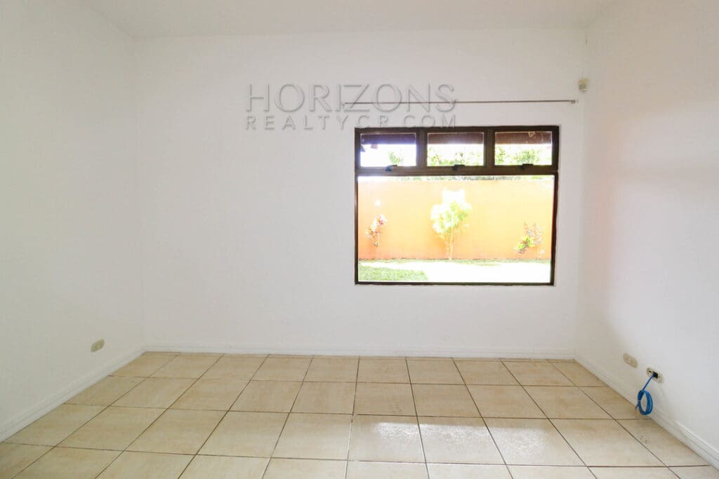 SE ALQUILA CASA EN SAN PEDRO CON PATIO 2 HABITACIONES / TERRAZA noj916