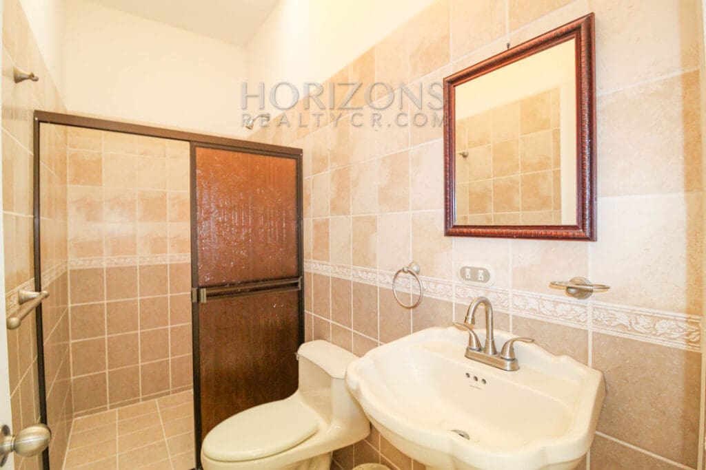 SE ALQUILA CASA EN SAN PEDRO CON PATIO 2 HABITACIONES / TERRAZA noj916
