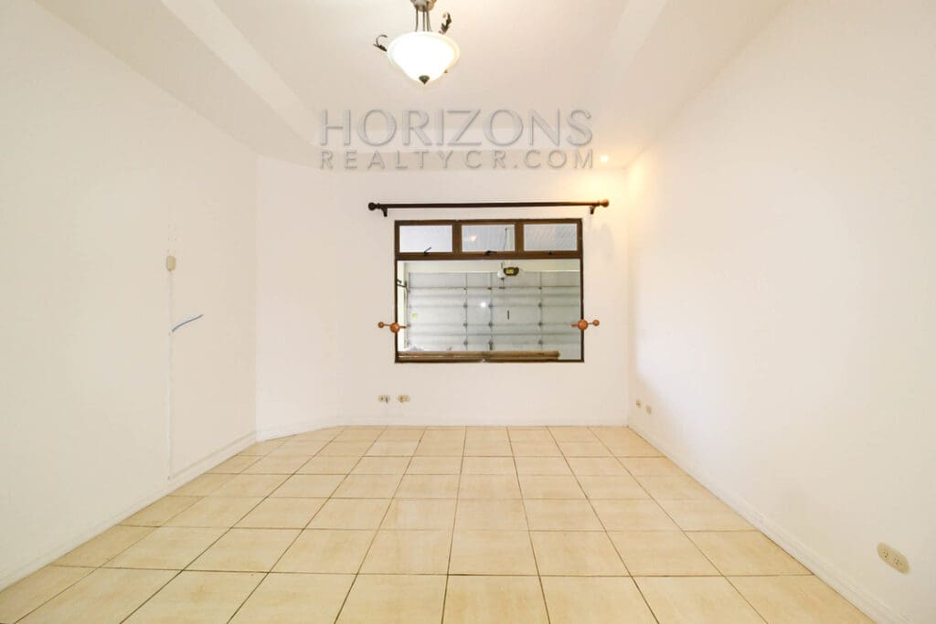 SE ALQUILA CASA EN SAN PEDRO CON PATIO 2 HABITACIONES / TERRAZA noj916