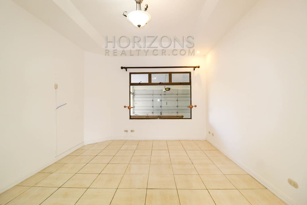 SE ALQUILA CASA EN SAN PEDRO CON PATIO 2 HABITACIONES / TERRAZA noj916