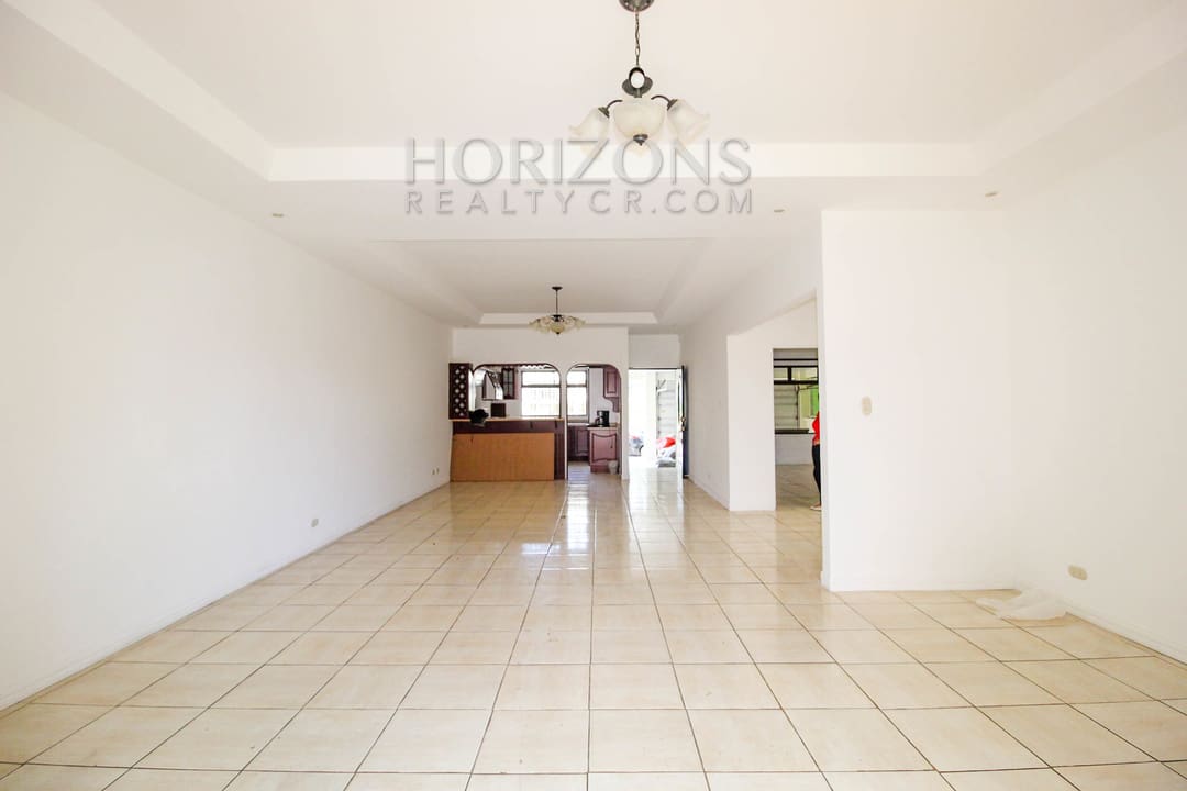 SE ALQUILA CASA EN SAN PEDRO CON PATIO 2 HABITACIONES / TERRAZA noj916