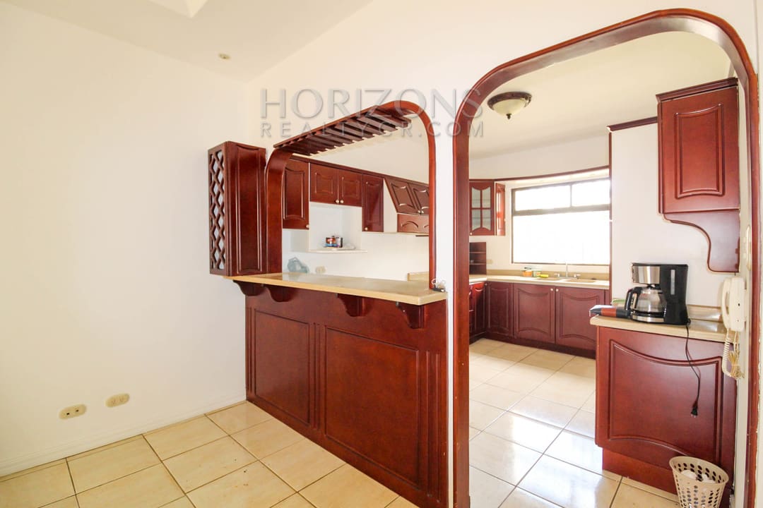 SE ALQUILA CASA EN SAN PEDRO CON PATIO 2 HABITACIONES / TERRAZA noj916
