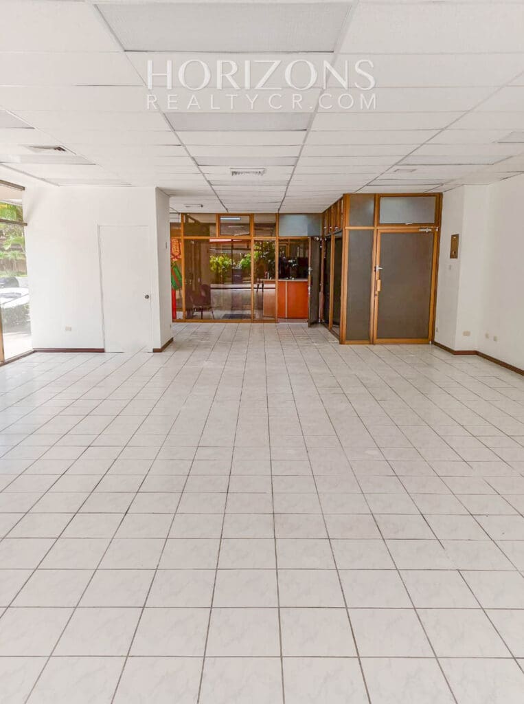 ALQUILER Y VENTA DE LOCAL COMERCIAL EN SABANA OESTE hrc17