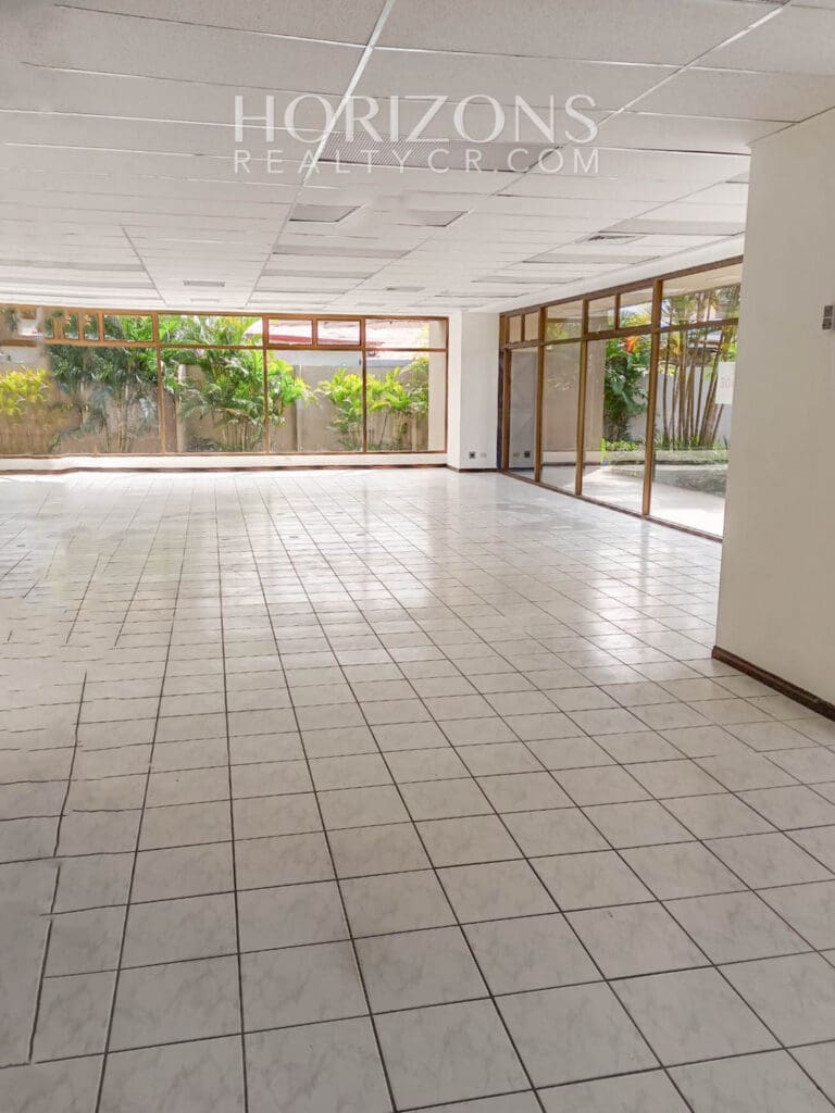 ALQUILER Y VENTA DE LOCAL COMERCIAL EN SABANA OESTE hrc17
