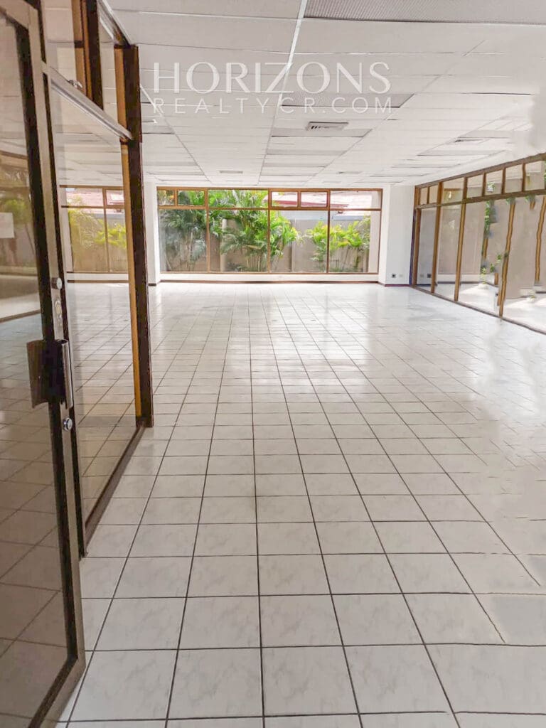 ALQUILER Y VENTA DE LOCAL COMERCIAL EN SABANA OESTE hrc17