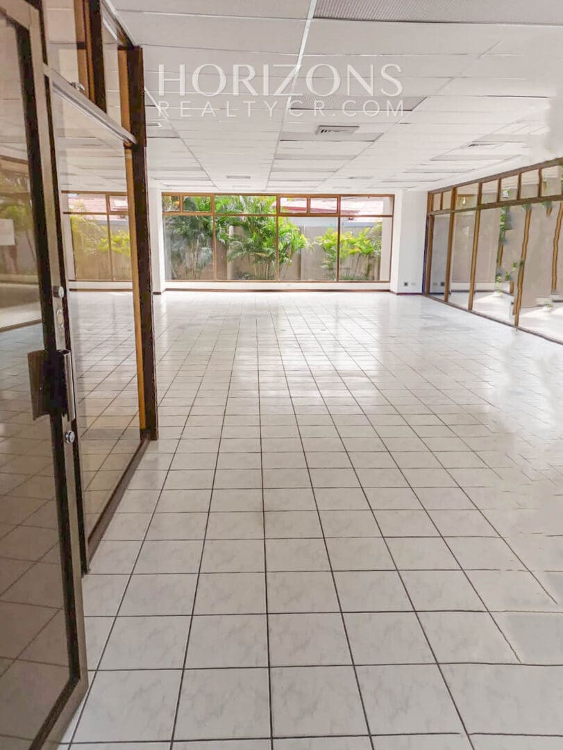 ALQUILER Y VENTA DE LOCAL COMERCIAL EN SABANA OESTE hrc17