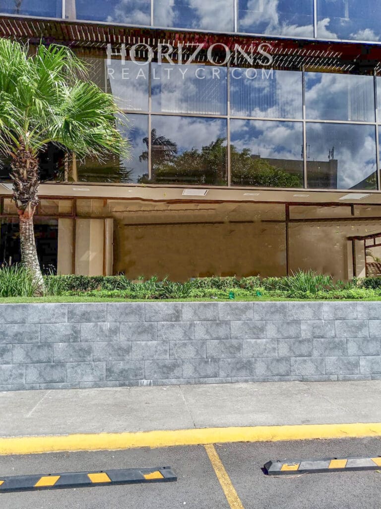 ALQUILER Y VENTA DE LOCAL COMERCIAL EN SABANA OESTE hrc17