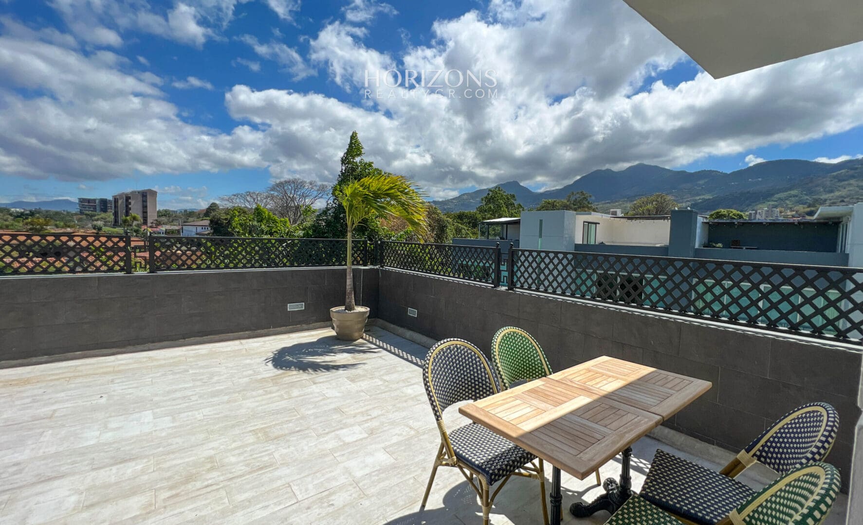 Apartamento Unico en Guachipelín Escazu en Venta nja1055