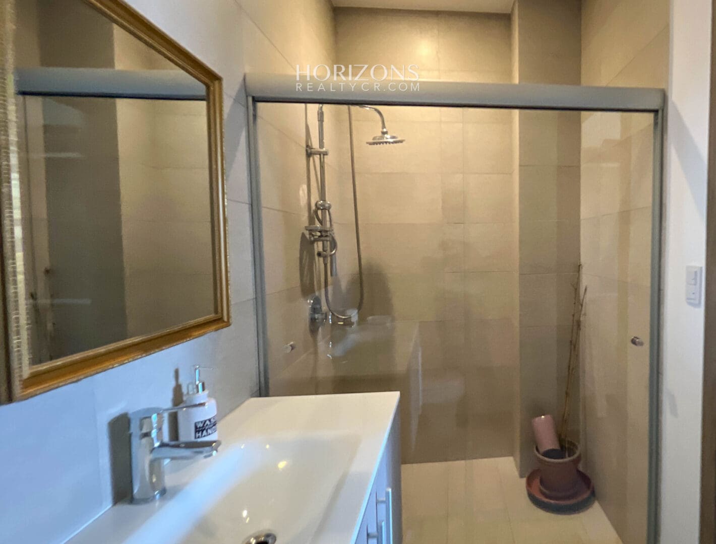 Moderno apartamento en venta en Curridabat con excelente ubicación y seguridad 24/7 nja1058