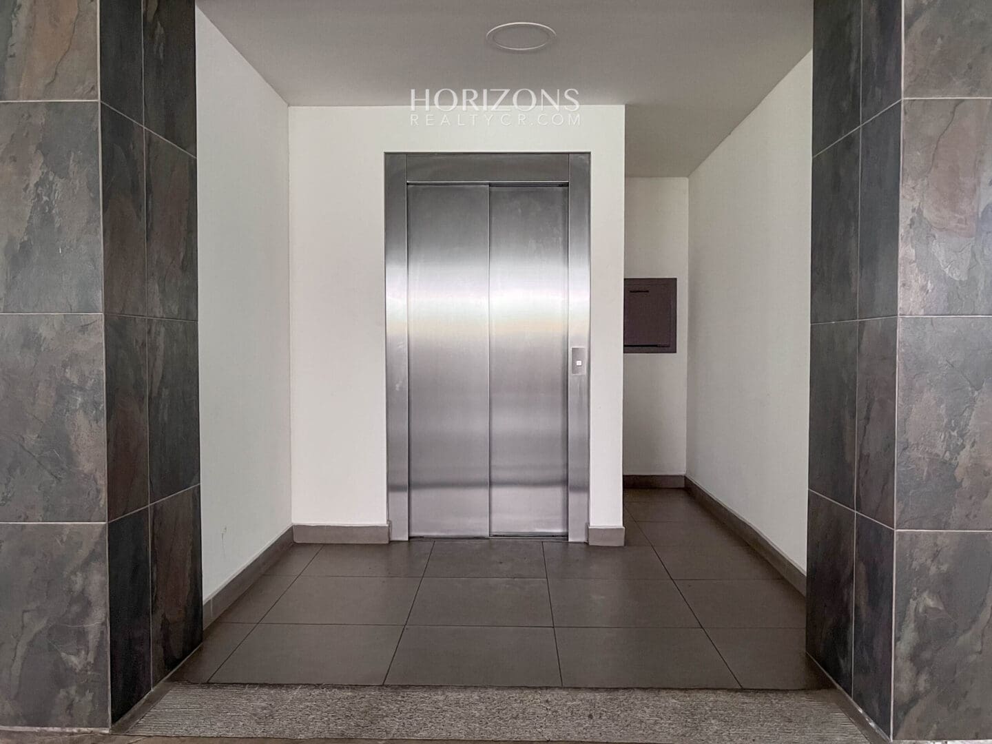 Moderno apartamento en venta en Curridabat con excelente ubicación y seguridad 24/7 nja1058