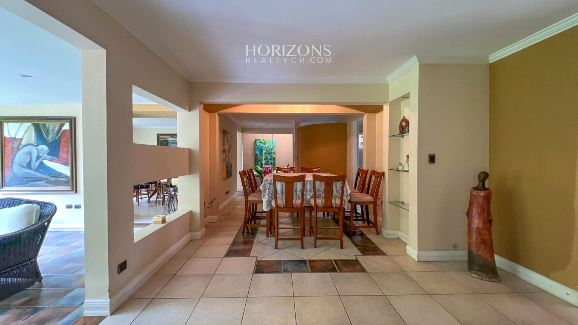 VENTA DE AMPLIA Y COMODA CASA EN CURRIDABAT DENTRO DE RESIDENCIAL  NJA1068