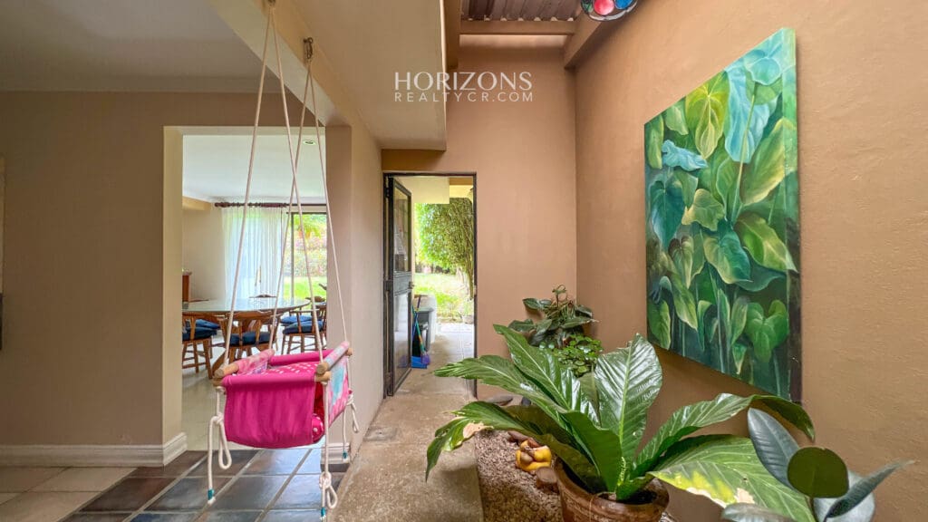 VENTA DE AMPLIA Y COMODA CASA EN CURRIDABAT DENTRO DE RESIDENCIAL  NJA1068