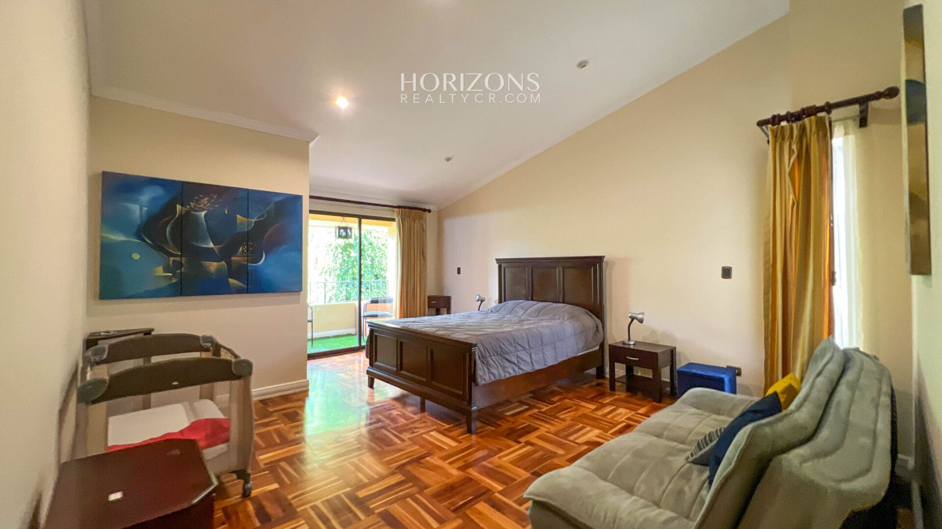 VENTA DE AMPLIA Y COMODA CASA EN CURRIDABAT DENTRO DE RESIDENCIAL  NJA1068