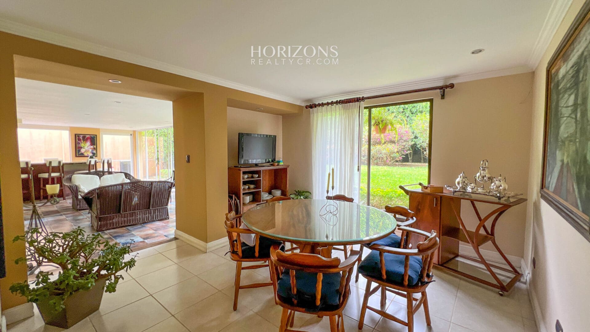 VENTA DE AMPLIA Y COMODA CASA EN CURRIDABAT DENTRO DE RESIDENCIAL  NJA1068
