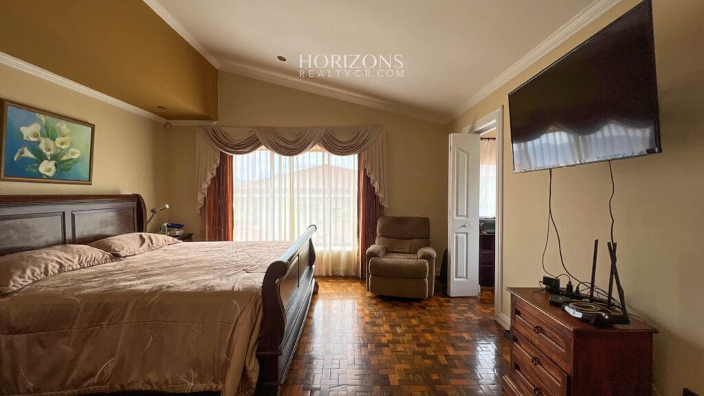 VENTA DE AMPLIA Y COMODA CASA EN CURRIDABAT DENTRO DE RESIDENCIAL  NJA1068