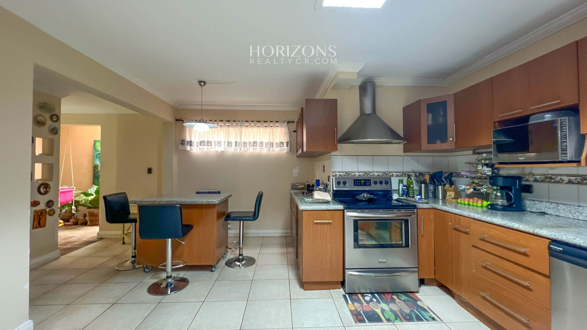 VENTA DE AMPLIA Y COMODA CASA EN CURRIDABAT DENTRO DE RESIDENCIAL  NJA1068