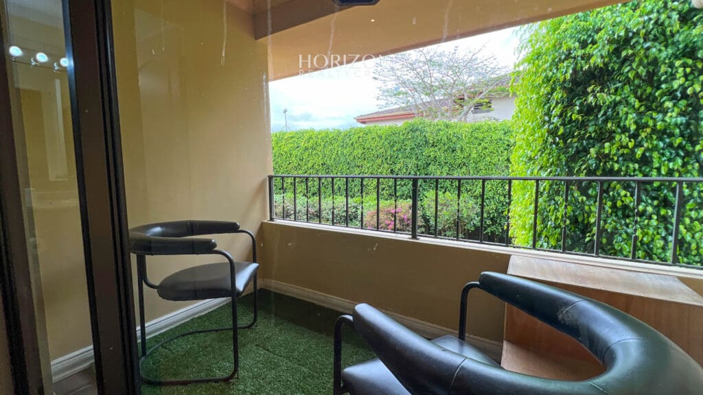 VENTA DE AMPLIA Y COMODA CASA EN CURRIDABAT DENTRO DE RESIDENCIAL  NJA1068