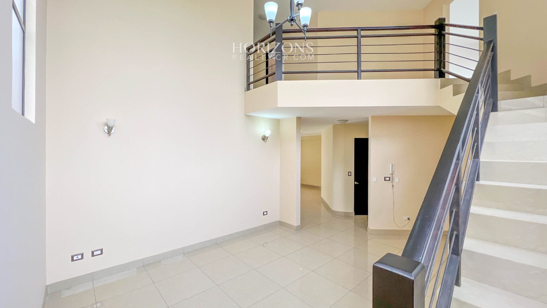 ¡CURRIDABAT! SE VENDE CASA EN RESIDENCIAL  4 HABITACIONES ZONA VERDE AMPLIA NJA1075