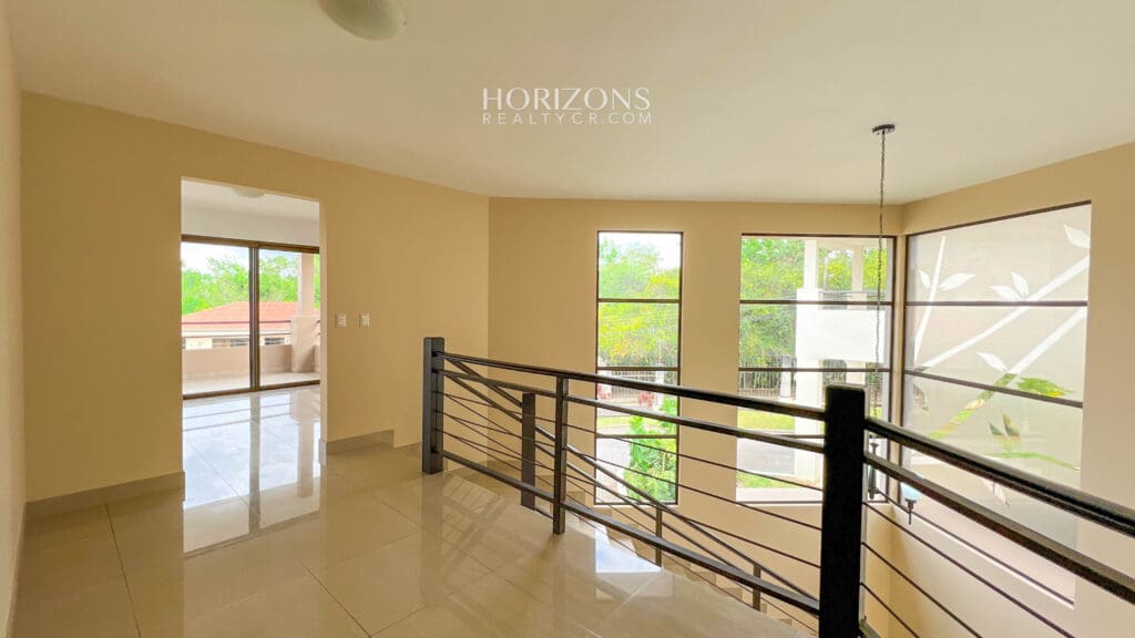 ¡CURRIDABAT! SE VENDE CASA EN RESIDENCIAL  4 HABITACIONES ZONA VERDE AMPLIA NJA1075