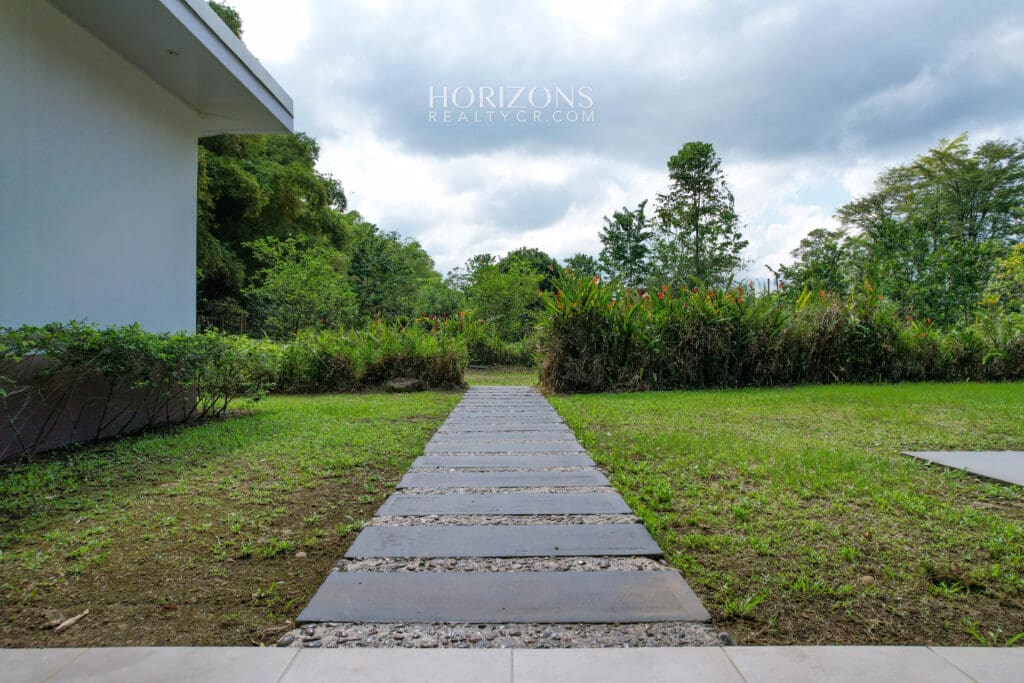 Hermosa Propiedad Con Moderna Casa en Horquetas de Sarapiquí nja1077