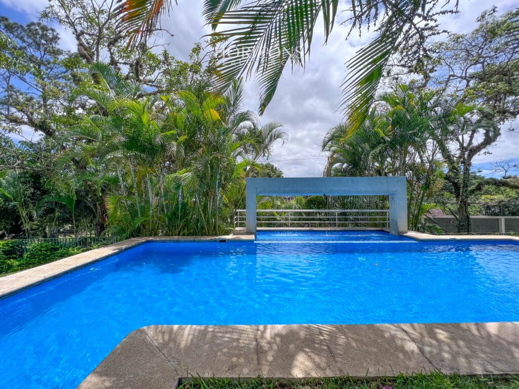 Escazú! Viva Rodeado de Belleza y exclusividad en este amplio Apartamento en Venta  nja1078